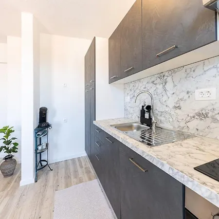 Bella Dalia - Two Bedroom With Balcony And Sea View Apartment