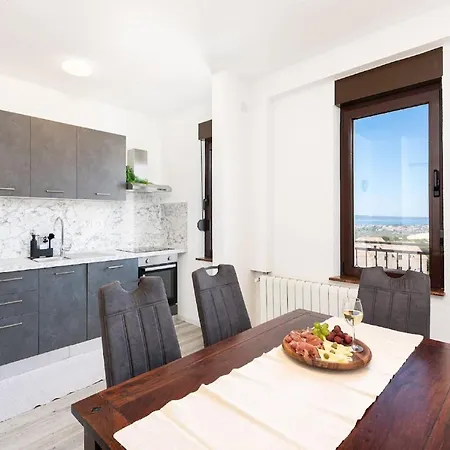Bella Dalia - Two Bedroom With Balcony And Sea View Apartment *