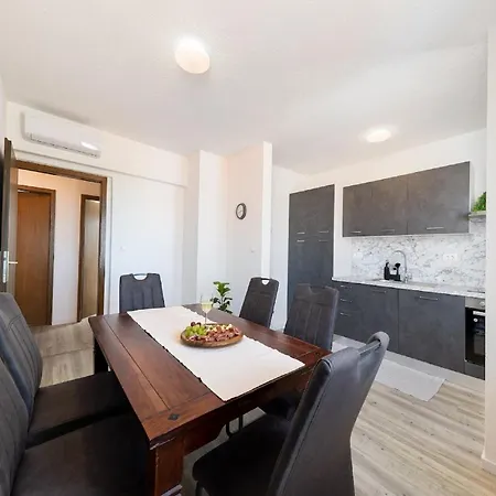 Bella Dalia - Two Bedroom With Balcony And Sea View アパート Mravince